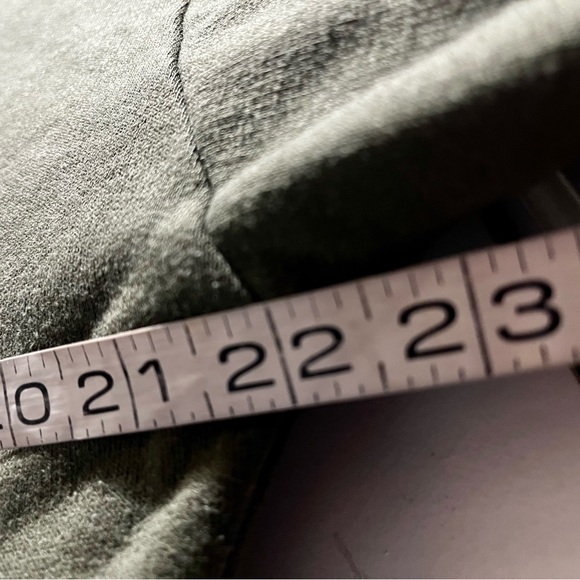 Pink VS olive pink off the shoulders crop top sweatshirt - Picture 6 of 12